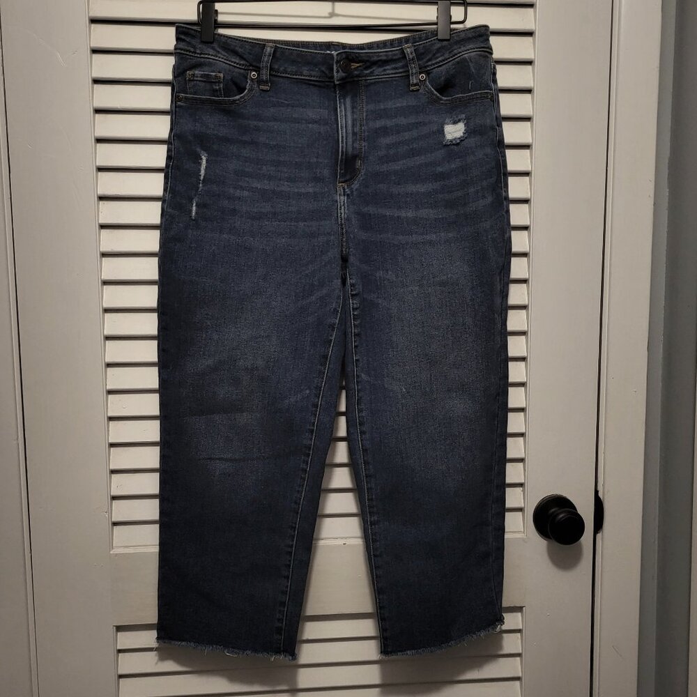 Sonoma Women's Cropped Jeans size 14 Petite Short Distressed w/Raw Fraye…